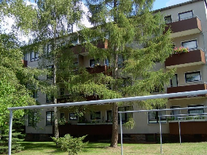 Schöne Wohnung mit Balkon! Küche u. Fußboden können v. Vormieter übern. werden.